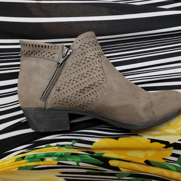 Boot - Picture 5 of 5